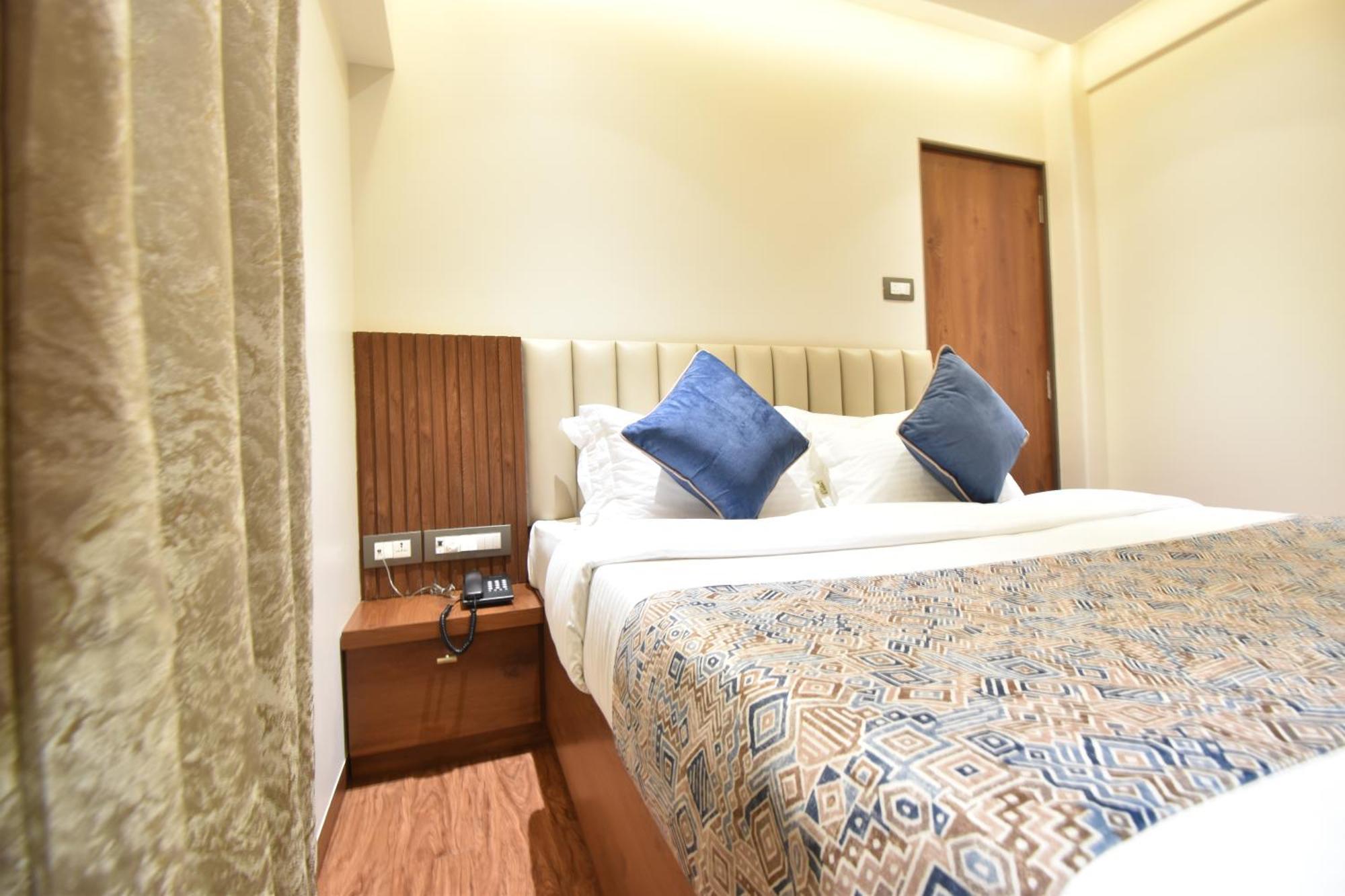 Hotel Kalpana Palace, Mumbai Eksteriør bilde